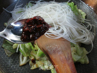 肉片牛心菜炒铁棍山药粉条的做法步骤：10