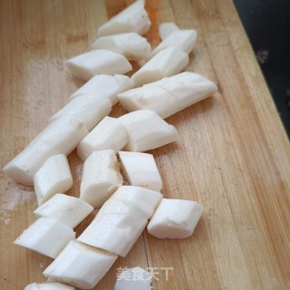山药番茄炖牛肉的做法步骤：1