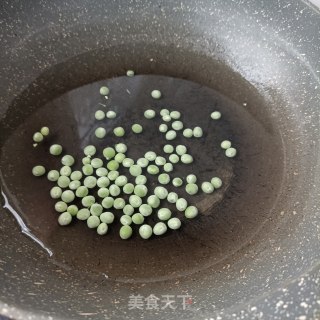 豌豆西兰花牛肉沙拉的做法步骤：1