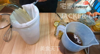 超简单柠檬红茶冰和绿茶冰，天气太热，来自制一杯清凉冰爽饮品吧。的做法步骤：6