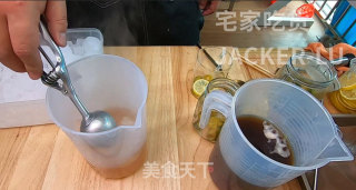 超简单柠檬红茶冰和绿茶冰，天气太热，来自制一杯清凉冰爽饮品吧。的做法步骤：7