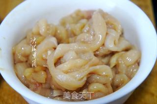 鸡胸肉炒白玉菇的做法步骤：2