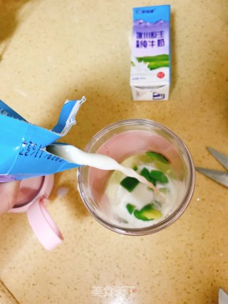 ????零难度牛油果奶昔的做法步骤：3