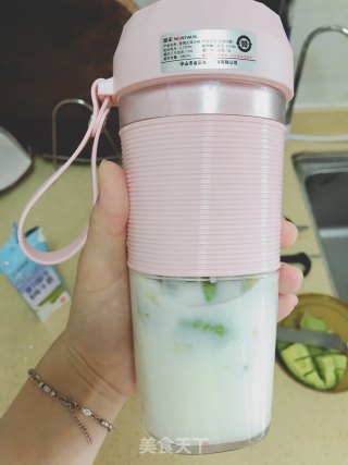 ????零难度牛油果奶昔的做法步骤：4