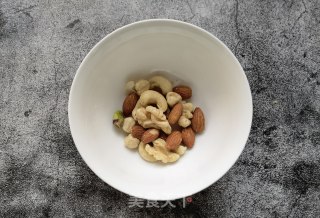 坚果芒果酸奶杯的做法步骤：3