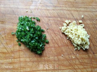 土豆鸡蛋素水饺的做法步骤：2