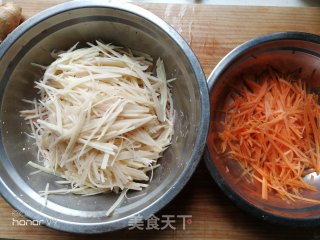 土豆鸡蛋素水饺的做法步骤：3