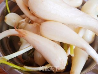家常荞头小炒的做法步骤：1