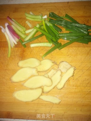 电饭煲烧鸡的做法步骤：4