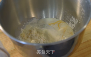 香甜柔软的椰蓉吐司，每一口都能吃到超多的椰蓉馅料！的做法步骤：1