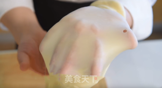 香甜柔软的椰蓉吐司，每一口都能吃到超多的椰蓉馅料！的做法步骤：3