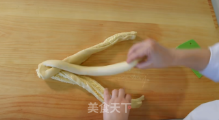 香甜柔软的椰蓉吐司，每一口都能吃到超多的椰蓉馅料！的做法步骤：8