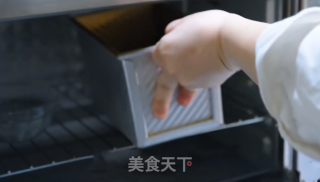 香甜柔软的椰蓉吐司，每一口都能吃到超多的椰蓉馅料！的做法步骤：9