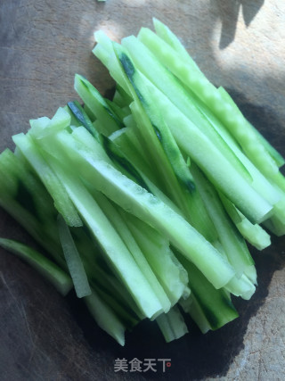 牛丸荷包蛋汤面的做法步骤：2