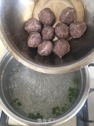 牛丸荷包蛋汤面的做法步骤：7