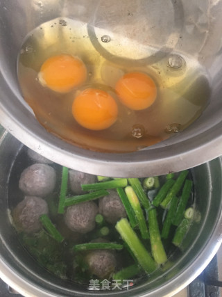 牛丸荷包蛋汤面的做法步骤：9