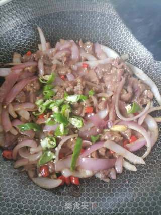 洋葱炒牛肉的做法步骤：7