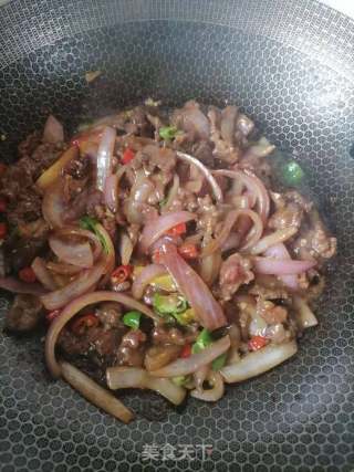 洋葱炒牛肉的做法步骤：8