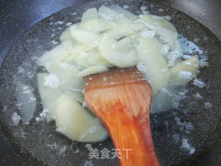 佐餐盐方炒洋芋艿的做法步骤：3