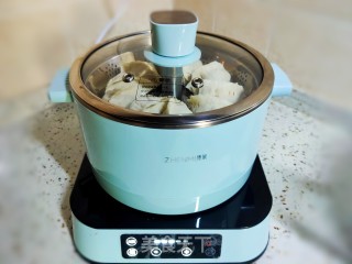 猪肉胡萝卜杏鲍菇蒸饺的做法步骤：1