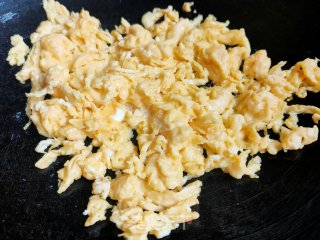 西红柿炒鸡蛋的做法步骤：3