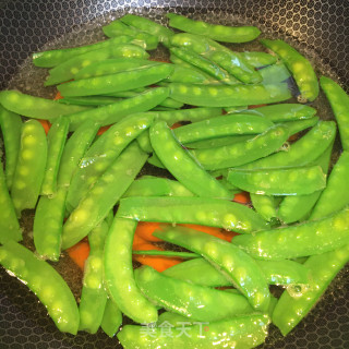 荷兰豆炒虾仁的做法步骤：4