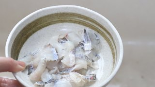 番茄鲈鱼的做法步骤：3