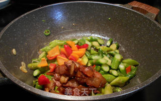 咸肉炒芦笋的做法步骤：7