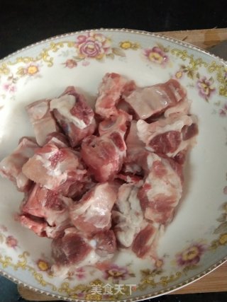 趣味排骨玉米胡萝卜淮山汤的做法步骤：2