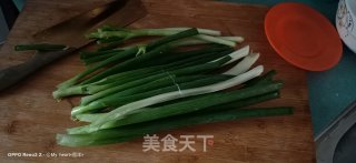 小葱炒鹅蛋的做法步骤：2