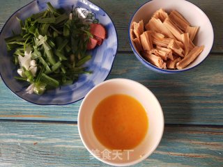 鸡蛋炒腐竹的做法步骤：1