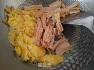 鸡蛋炒腐竹的做法步骤：3