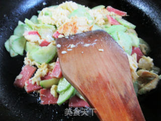 佐餐盐方鸡蛋炒黄瓜片的做法步骤：6