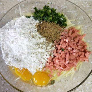 土豆丝煎饼的做法步骤：3