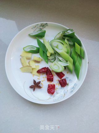 酱烧草鱼的做法步骤：4