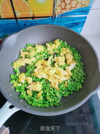 蒜薹西红柿炒鸡蛋的做法步骤：6