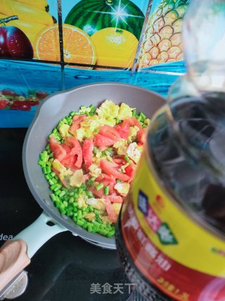 蒜薹西红柿炒鸡蛋的做法步骤：9