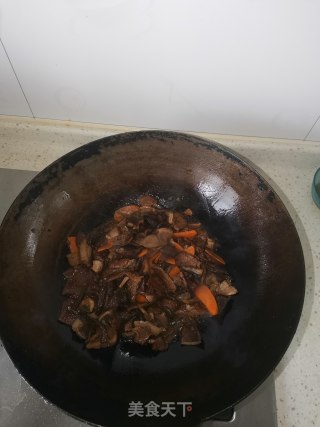 爆炒牛肝菌的做法步骤：5