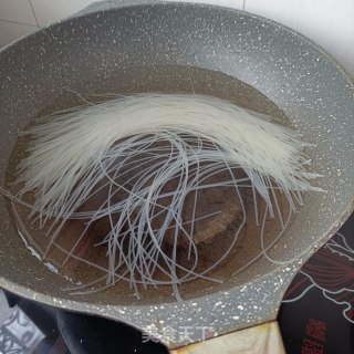 鸡汤粉的做法步骤：1
