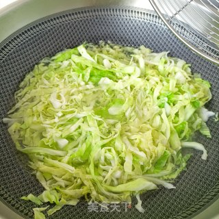 圆白菜拌香肠的做法步骤：4