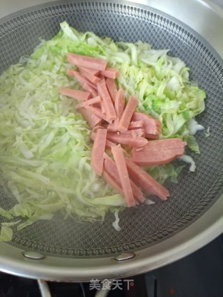 圆白菜拌香肠的做法步骤：5