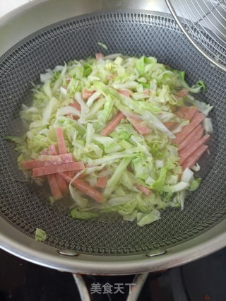 圆白菜拌香肠的做法步骤：6
