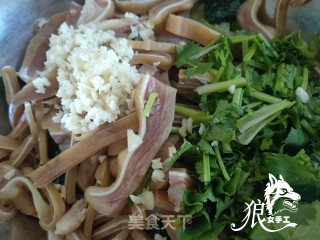 黄瓜拌耳丝的做法步骤：3