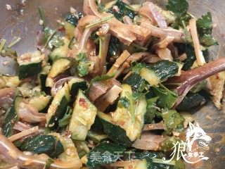 黄瓜拌耳丝的做法步骤：5