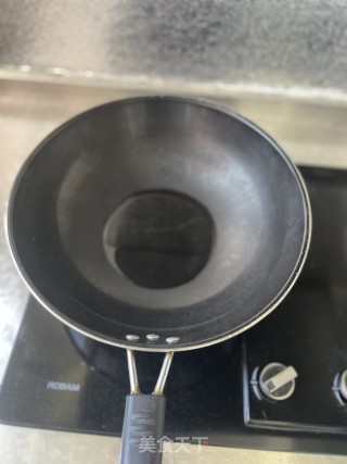 家常炸油饼的做法步骤：1