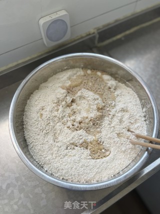 家常炸油饼的做法步骤：2
