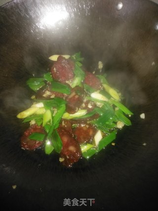 青椒炒腊肠的做法步骤：5