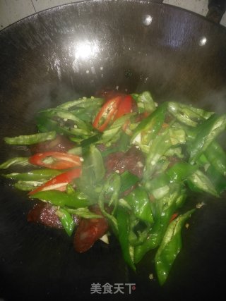 青椒炒腊肠的做法步骤：6