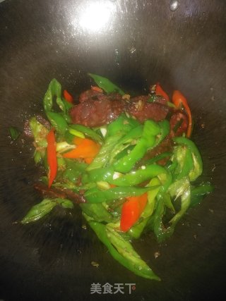 青椒炒腊肠的做法步骤：9