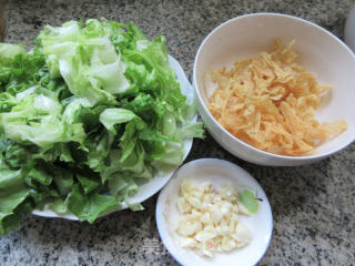 生菜炒豆腐皮的做法步骤：1